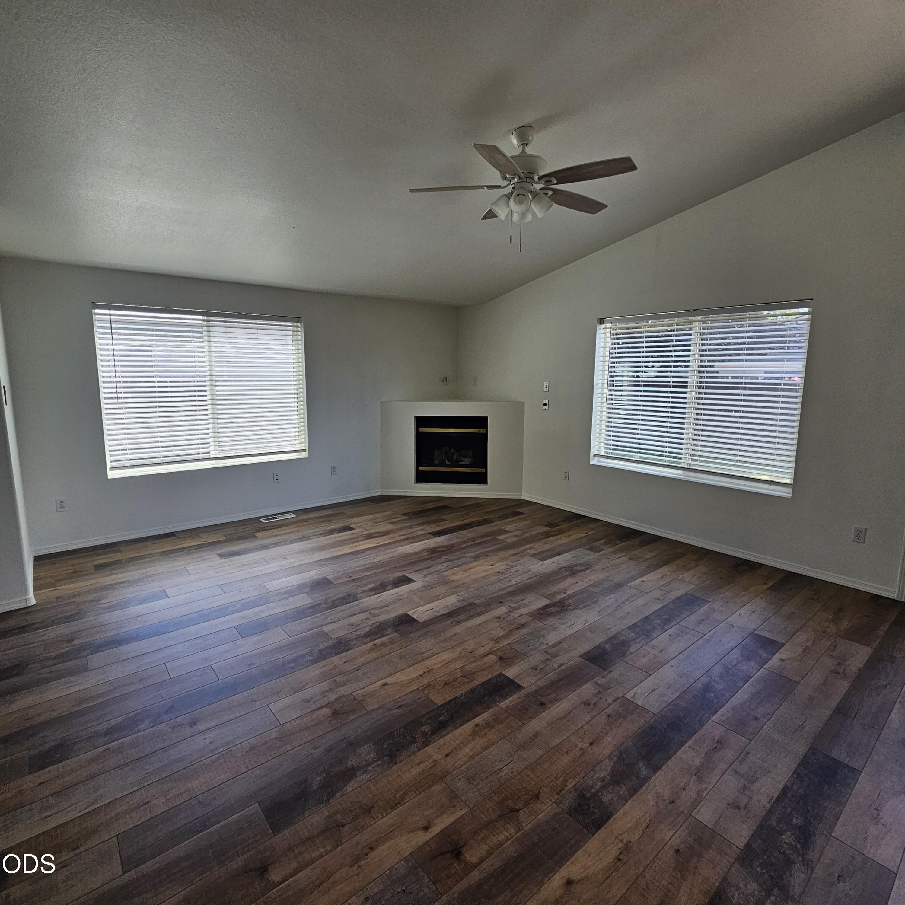 569 NE Negus Loop