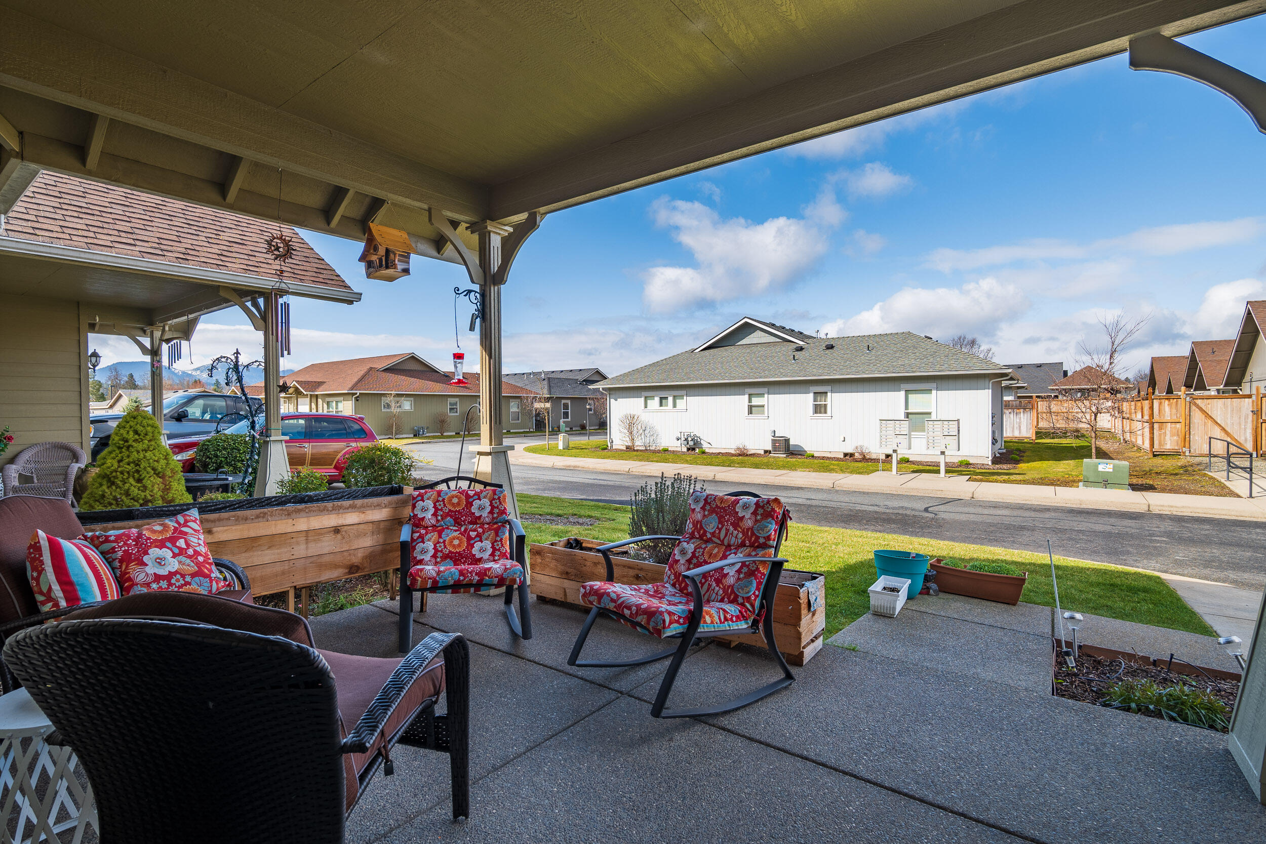 Kinsington Court Condominium - Residential