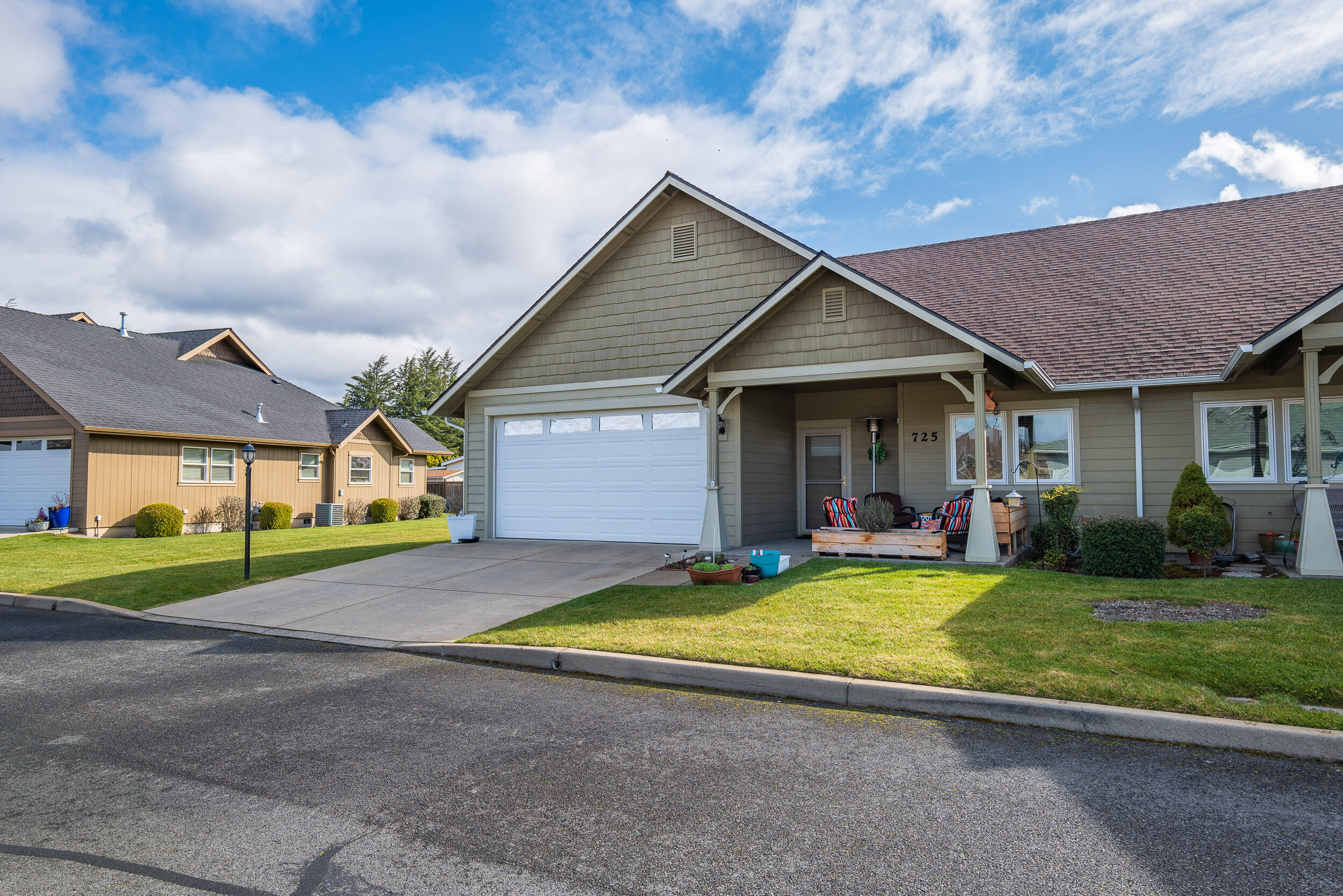 Kinsington Court Condominium - Residential