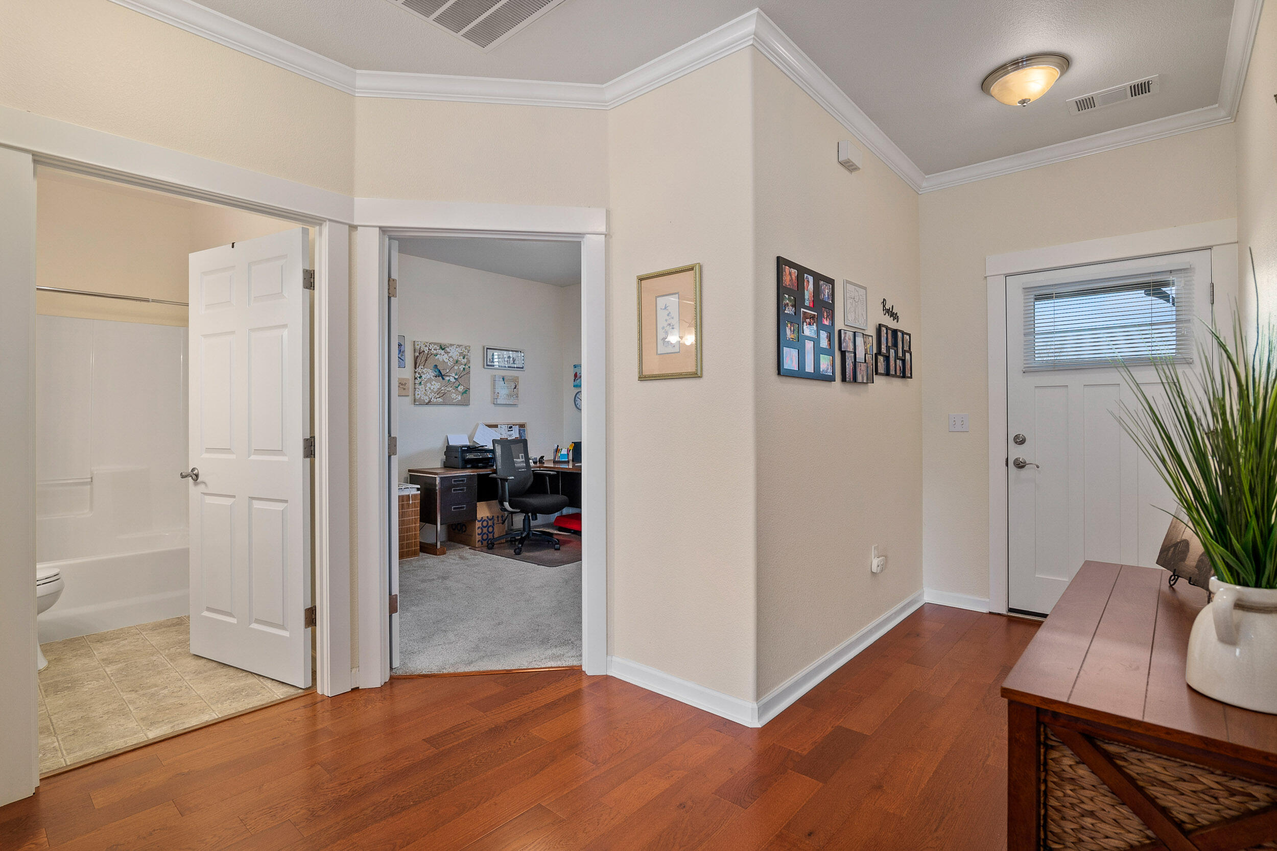 Kinsington Court Condominium - Residential