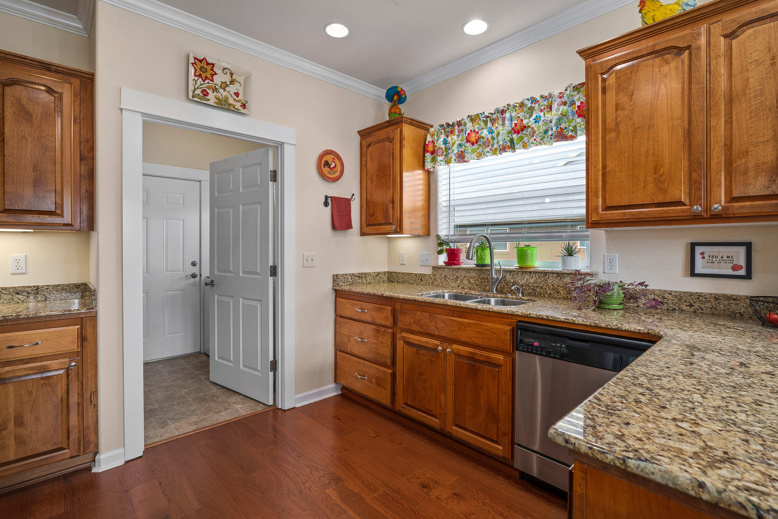 Kinsington Court Condominium - Residential