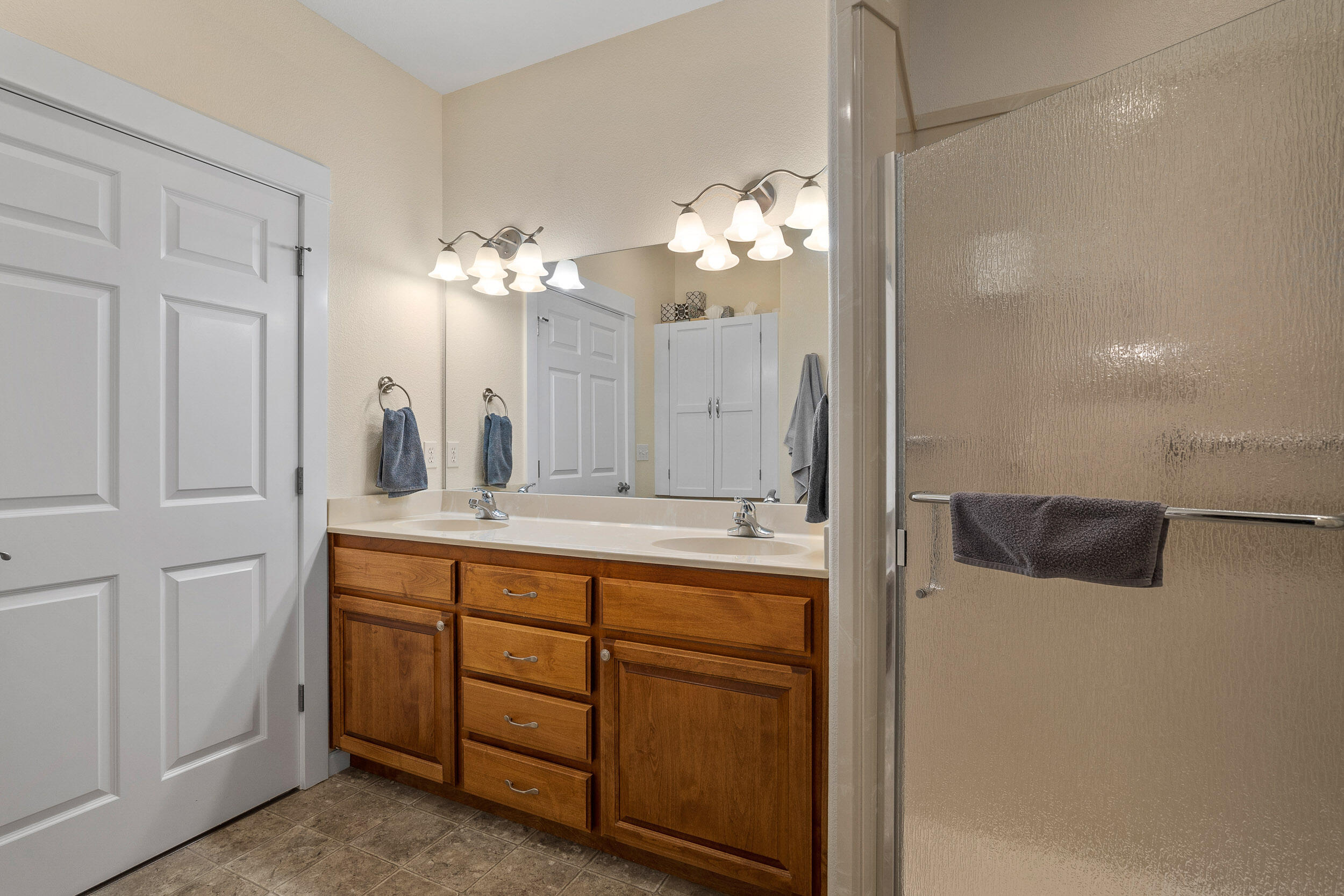 Kinsington Court Condominium - Residential