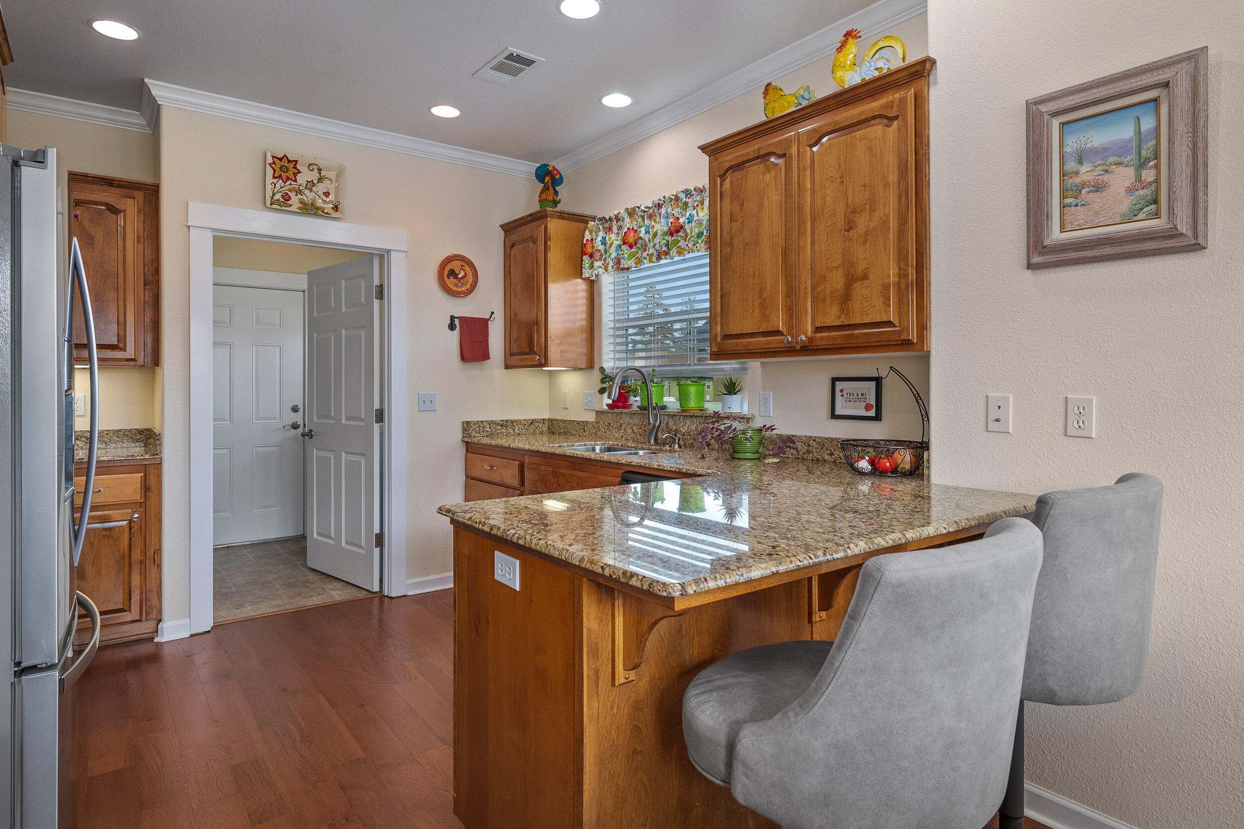 Kinsington Court Condominium - Residential