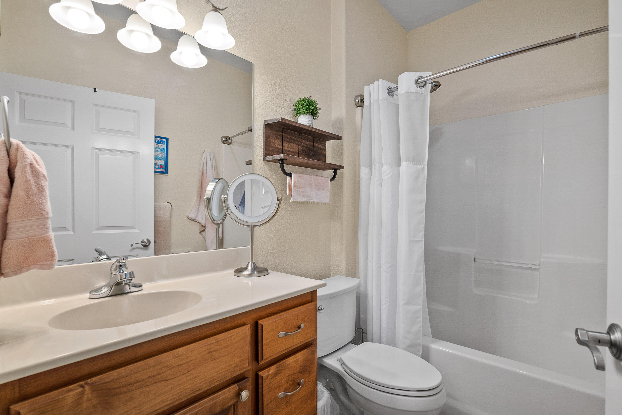 Kinsington Court Condominium - Residential