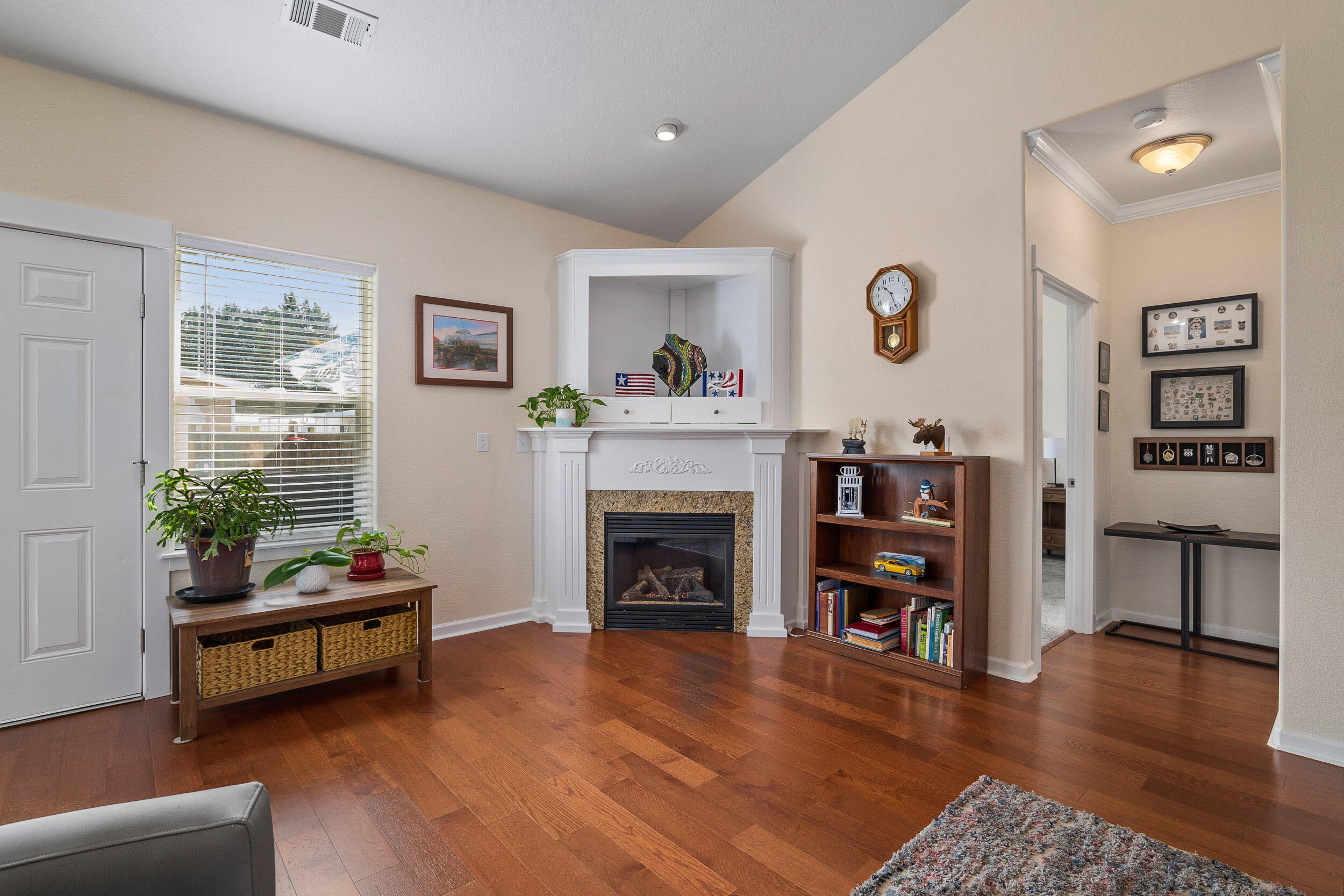 Kinsington Court Condominium - Residential