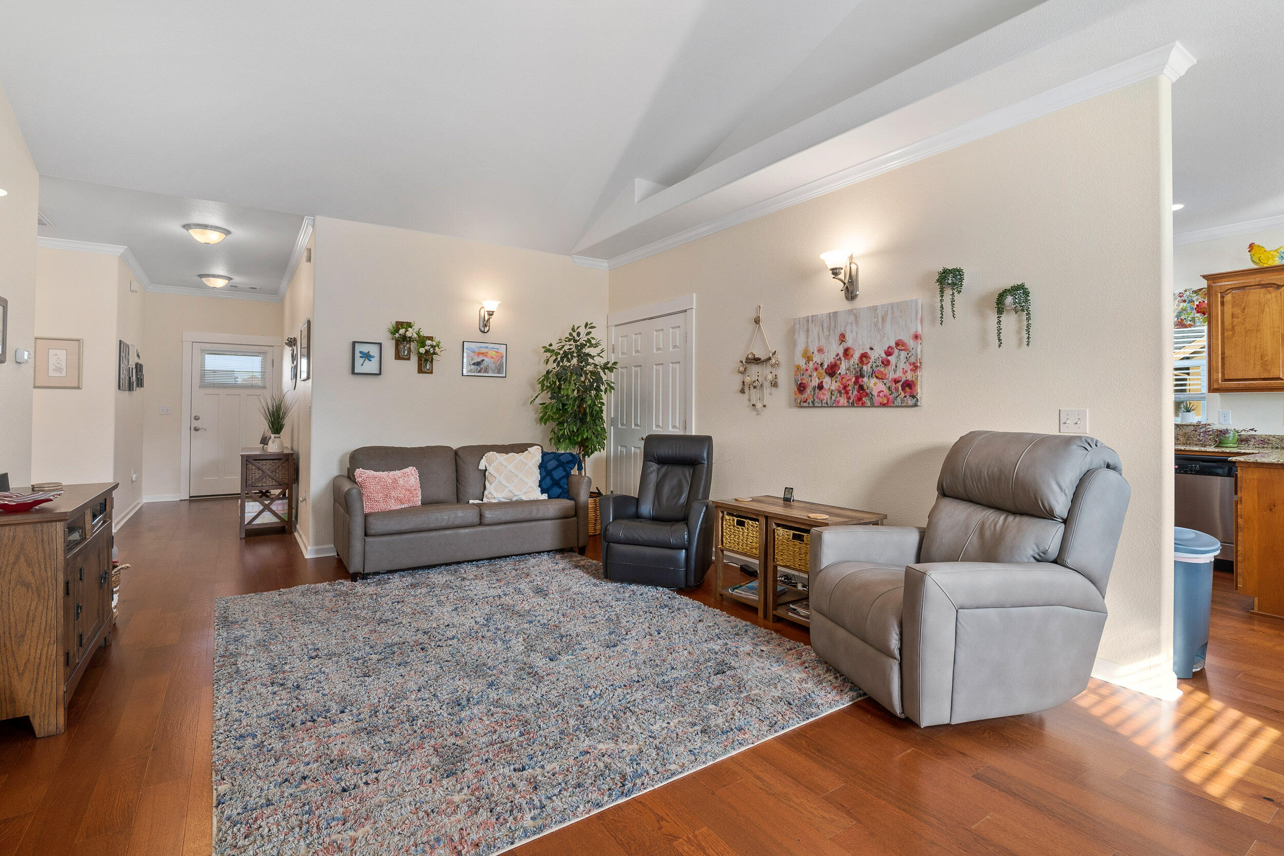 Kinsington Court Condominium - Residential