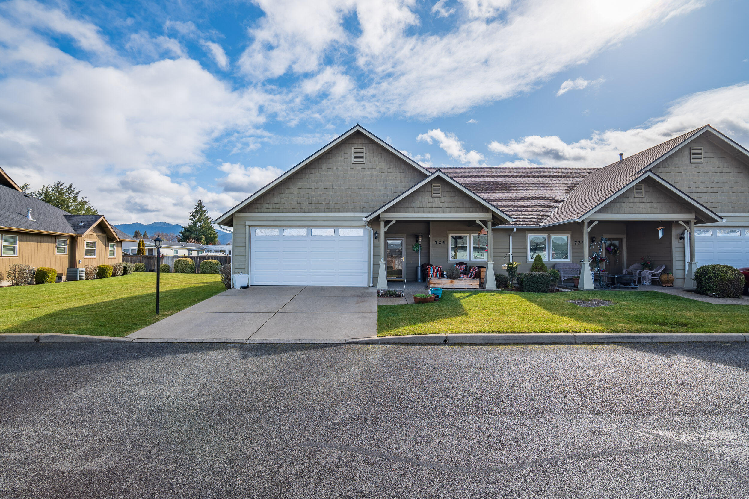 Kinsington Court Condominium - Residential