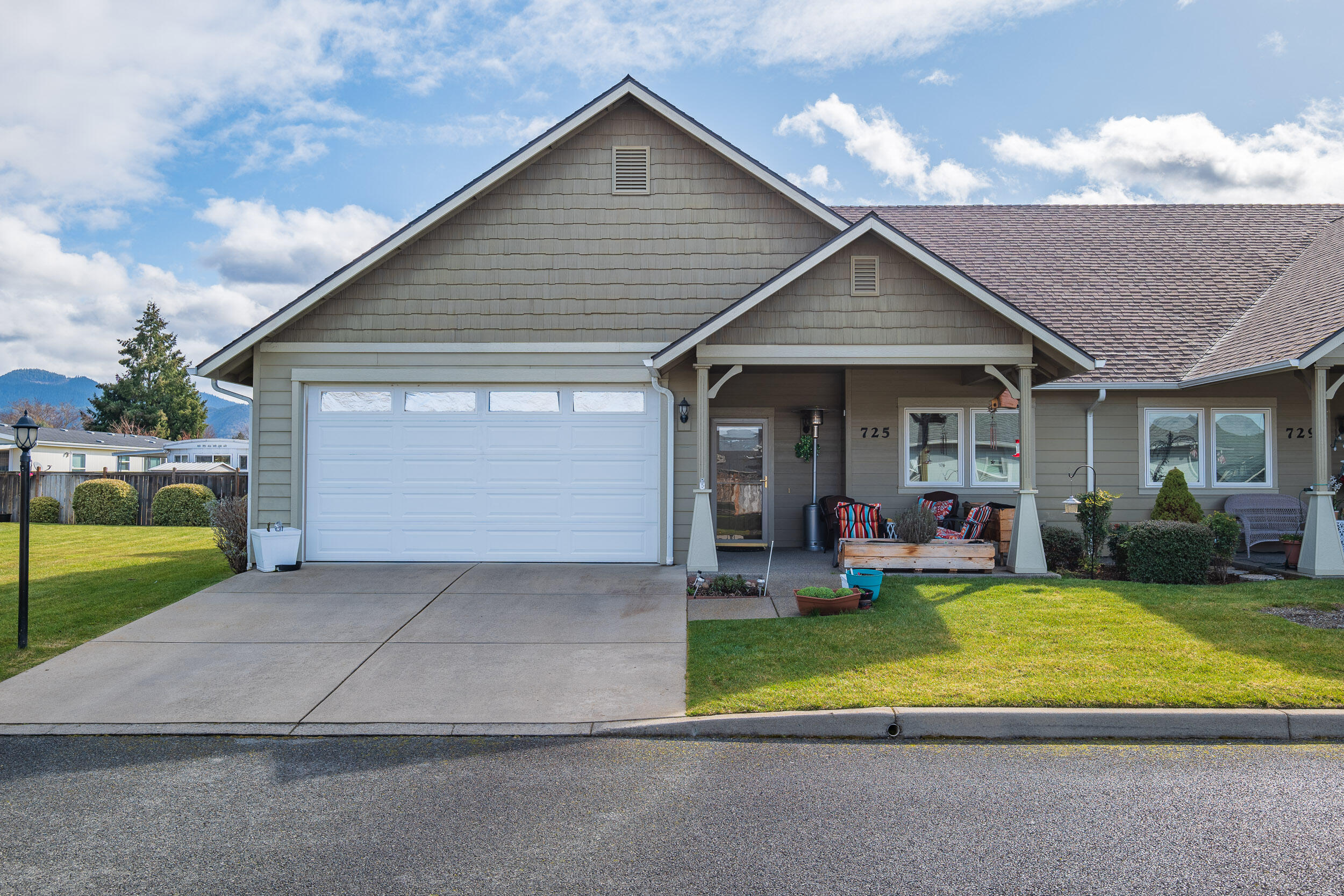 Kinsington Court Condominium - Residential