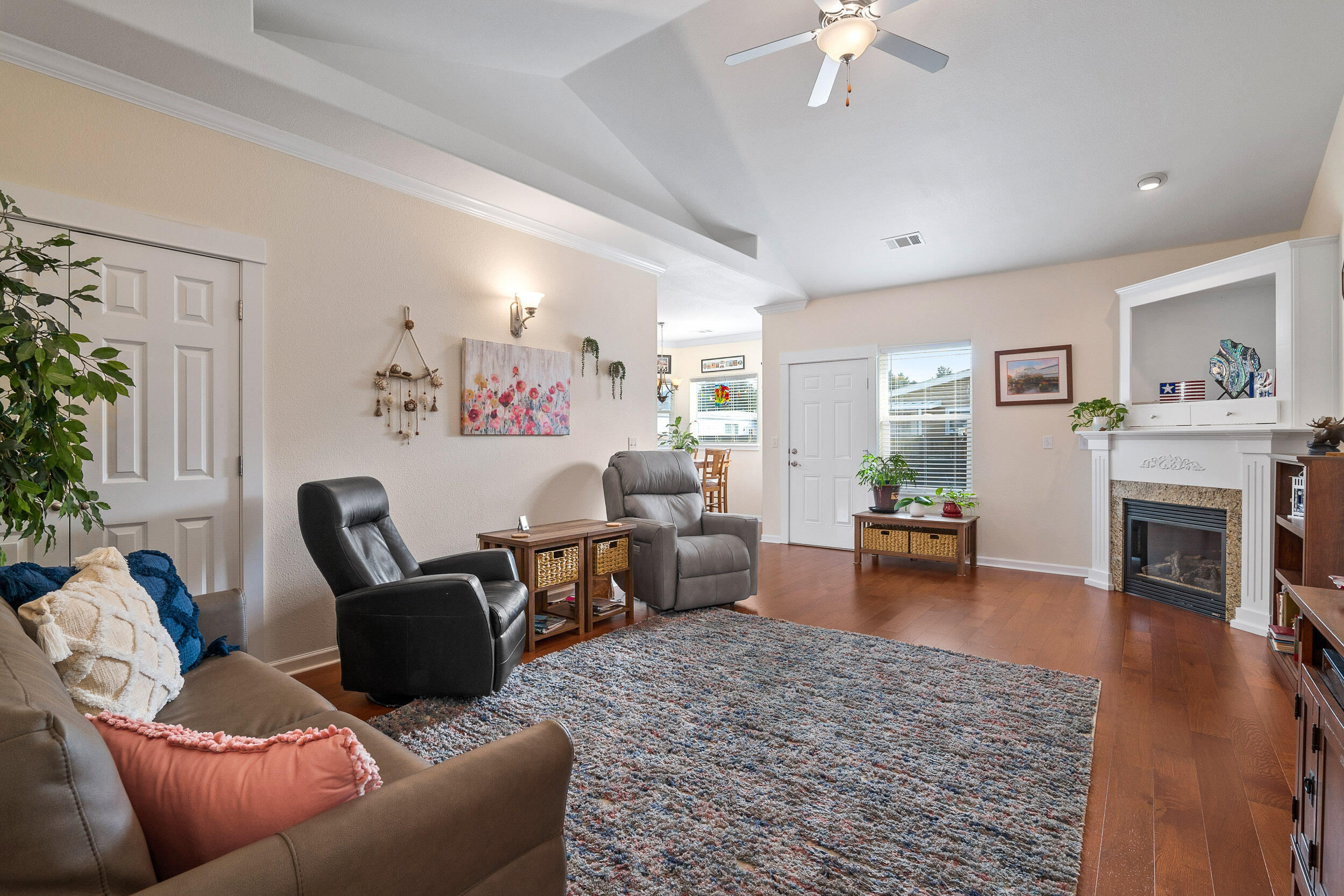 Kinsington Court Condominium - Residential