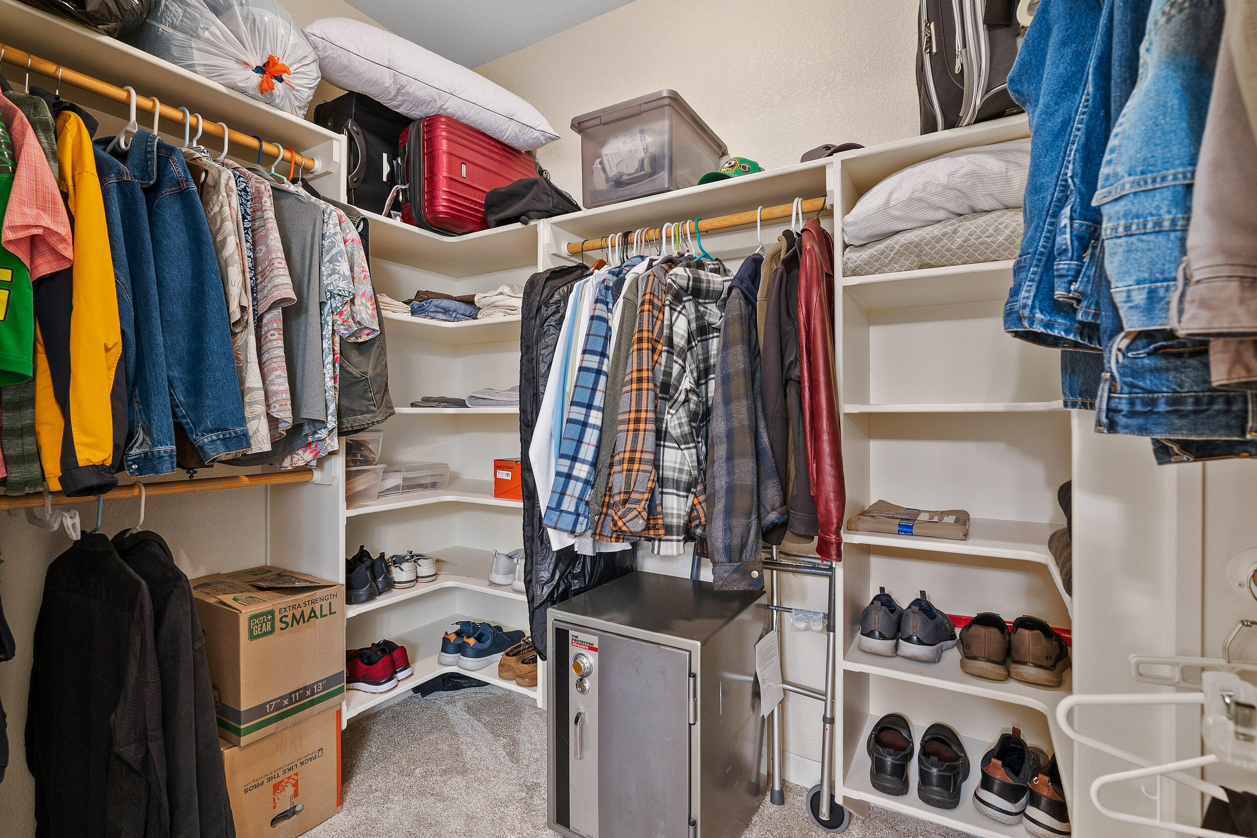 Kinsington Court Condominium - Residential