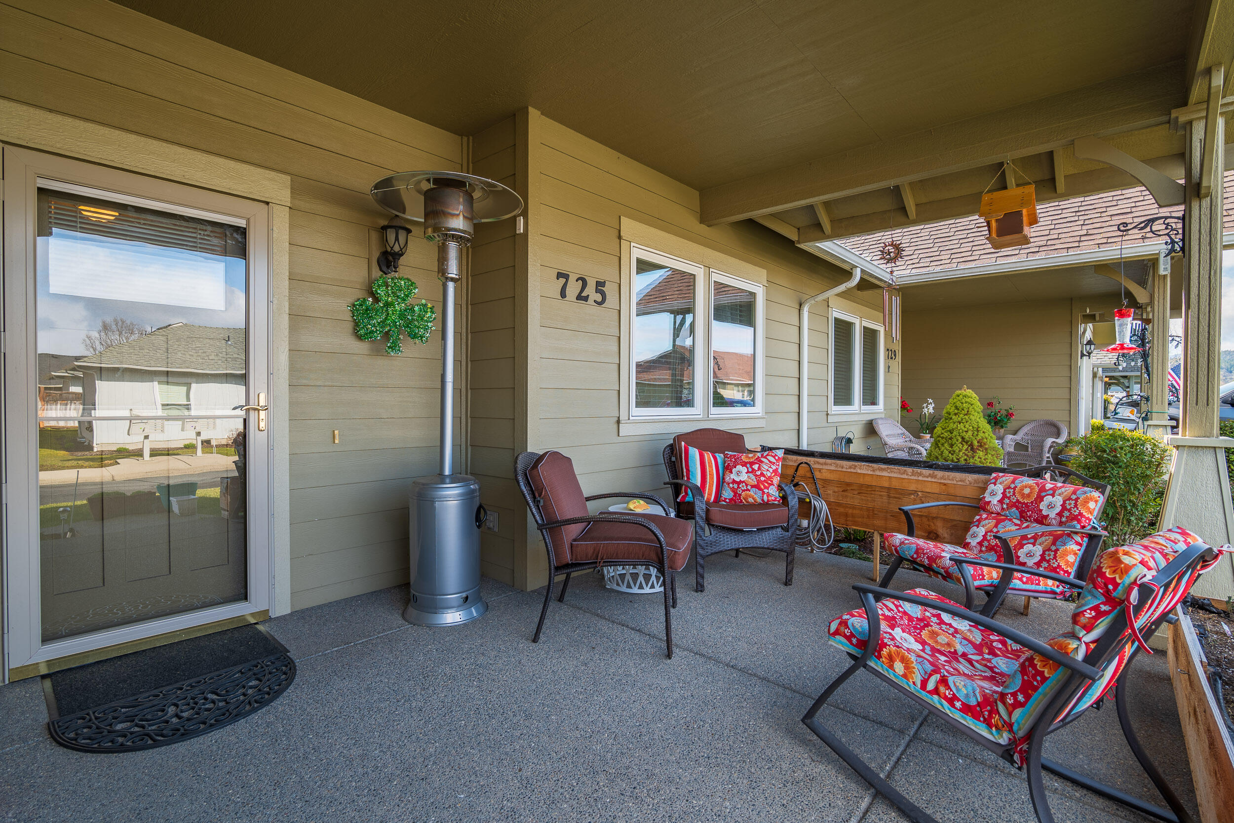 Kinsington Court Condominium - Residential