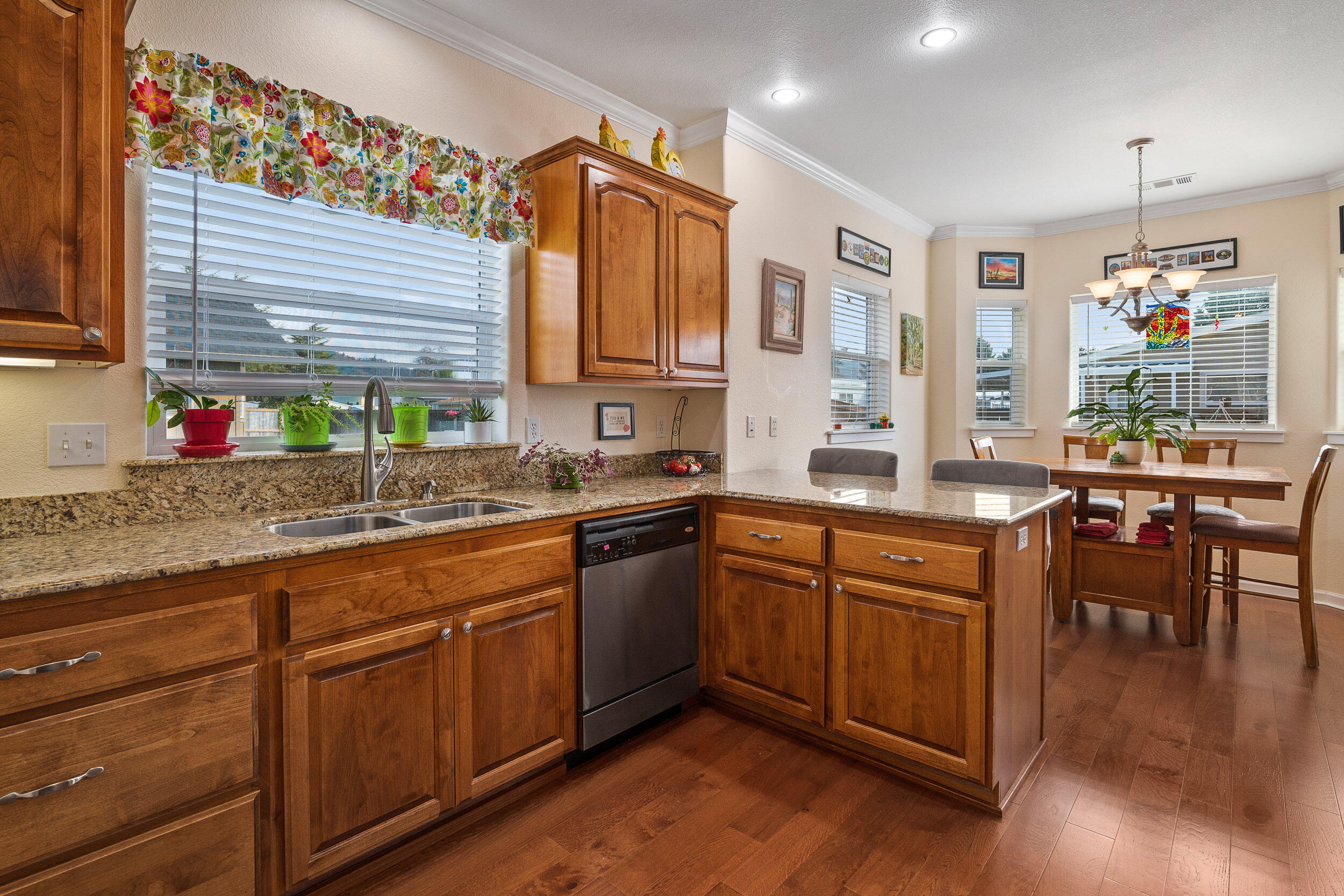 Kinsington Court Condominium - Residential