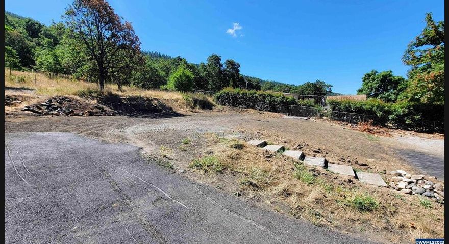 Nice cleared .26ac residential lot ready for your manufactured or stick-built home.  Homesite ready from previous home.   City water and sewer at site and power at street. Small-town Myrtle Creek with small-town schools.  Convenient access to I-5