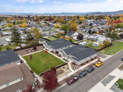 Tiny photo for 191 Mellecker Way, Medford, OR 97501 (MLS # 220211684)