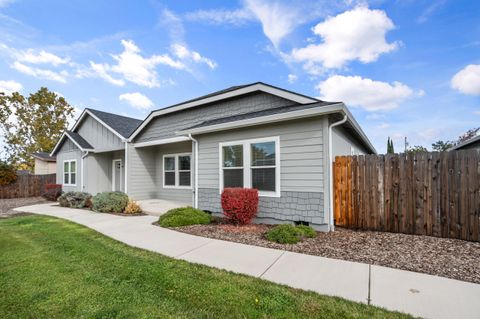Tiny photo for 191 Mellecker Way, Medford, OR 97501 (MLS # 220211684)