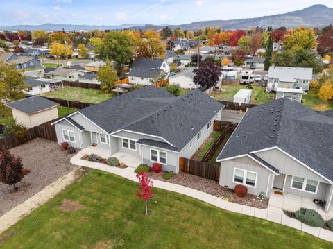 Tiny photo for 191 Mellecker Way, Medford, OR 97501 (MLS # 220211684)