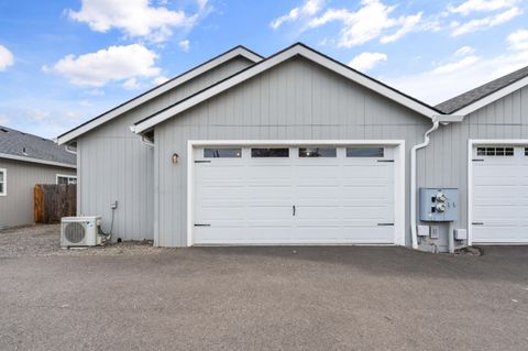 Tiny photo for 191 Mellecker Way, Medford, OR 97501 (MLS # 220211684)