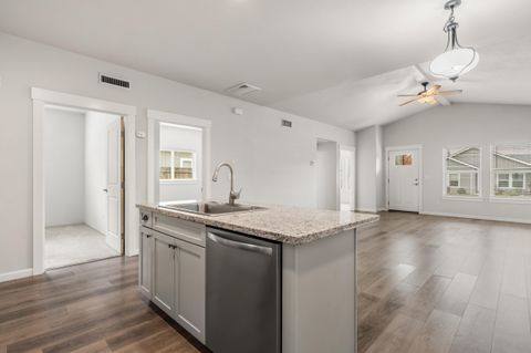 Tiny photo for 191 Mellecker Way, Medford, OR 97501 (MLS # 220211684)