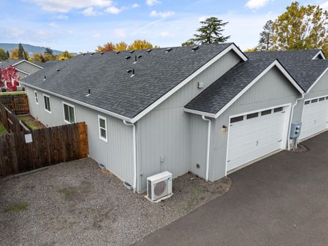 Tiny photo for 191 Mellecker Way, Medford, OR 97501 (MLS # 220211684)