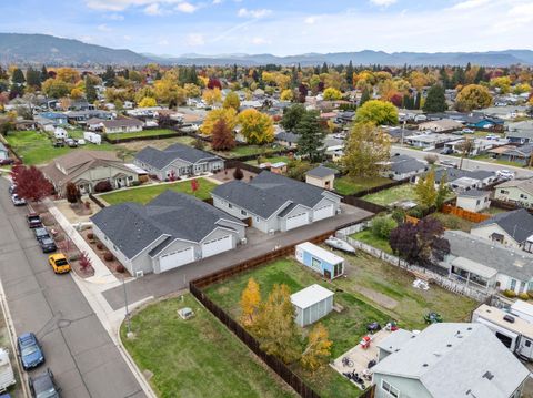 Tiny photo for 191 Mellecker Way, Medford, OR 97501 (MLS # 220211684)