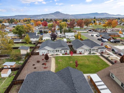 Tiny photo for 191 Mellecker Way, Medford, OR 97501 (MLS # 220211684)