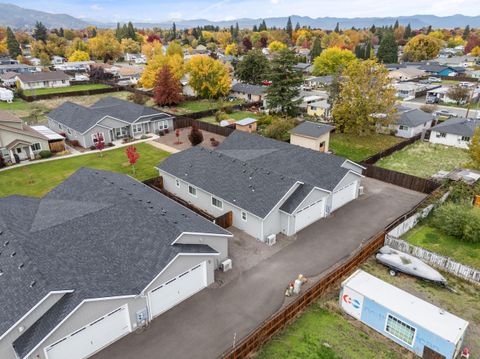 Tiny photo for 191 Mellecker Way, Medford, OR 97501 (MLS # 220211684)