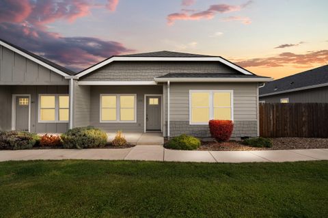 Tiny photo for 191 Mellecker Way, Medford, OR 97501 (MLS # 220211684)