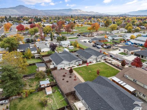 Tiny photo for 191 Mellecker Way, Medford, OR 97501 (MLS # 220211684)