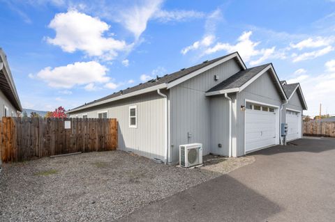 Tiny photo for 191 Mellecker Way, Medford, OR 97501 (MLS # 220211684)