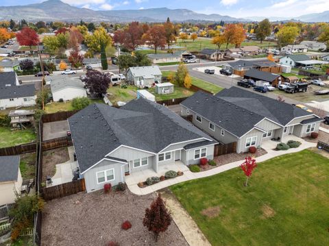 Tiny photo for 191 Mellecker Way, Medford, OR 97501 (MLS # 220211684)