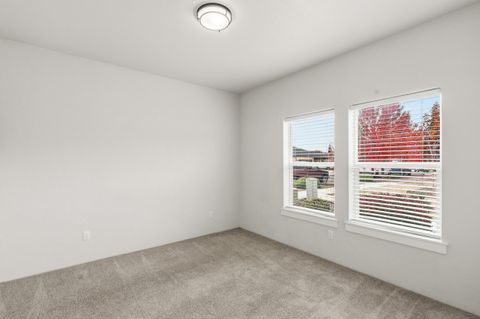Tiny photo for 191 Mellecker Way, Medford, OR 97501 (MLS # 220211684)