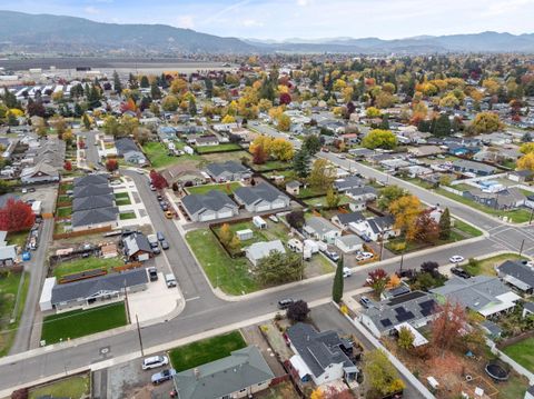 Tiny photo for 191 Mellecker Way, Medford, OR 97501 (MLS # 220211684)