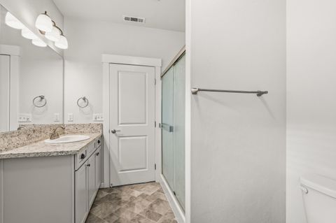 Tiny photo for 191 Mellecker Way, Medford, OR 97501 (MLS # 220211684)