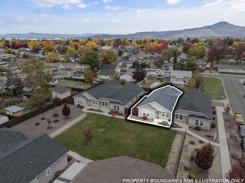 Tiny photo for 191 Mellecker Way, Medford, OR 97501 (MLS # 220211684)