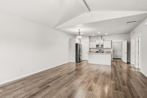 Tiny photo for 191 Mellecker Way, Medford, OR 97501 (MLS # 220211684)