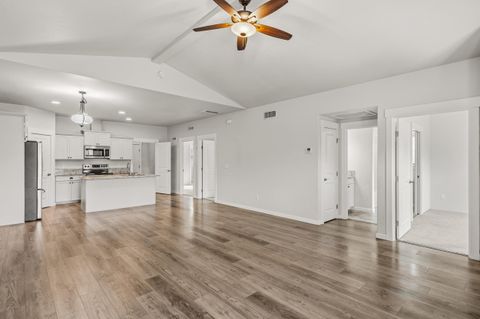 Tiny photo for 191 Mellecker Way, Medford, OR 97501 (MLS # 220211684)