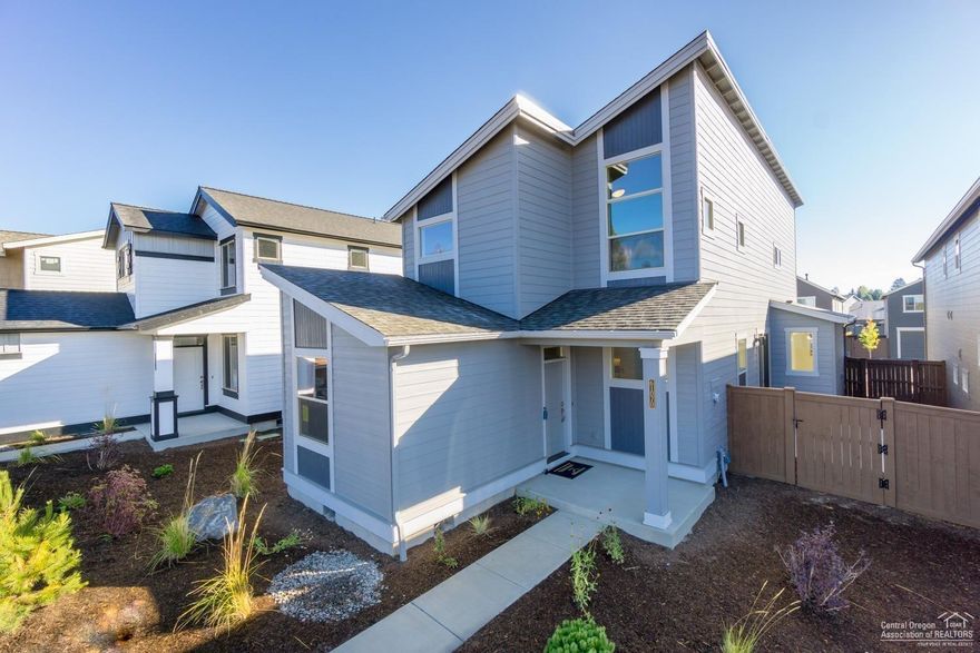 Modern style Colton floorplan from quality builder-Pahlisch Homes! Solid quartz counters, white cabinetry, gas fireplace. 3 bed, 2.5 baths & upstairs loft area. Kitchen with stainless gas appliances & bkfst bar. Open great room floor plan plus den. Extra garage storage/shop area. Master suite w/walk-in closet & utility room on 2nd level.Impressive community amenities: pool, gym, game room, clubhouse, walking trails & 15 acres of common area! Winter 2018 completion. $7,000 Buyer's choice incentive in August!