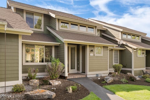 Tiny photo for 743 Sage Country Court, Redmond, OR 97756 (MLS # 220226327)