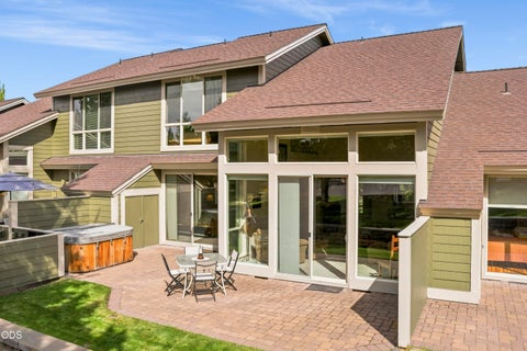 Tiny photo for 743 Sage Country Court, Redmond, OR 97756 (MLS # 220226327)