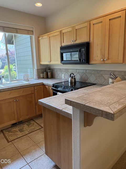 Tiny photo for 743 Sage Country Court, Redmond, OR 97756 (MLS # 220226327)