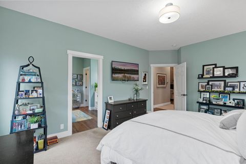 Tiny photo for 2545 NW Awbrey Road, Bend, OR 97703 (MLS # 220215631)