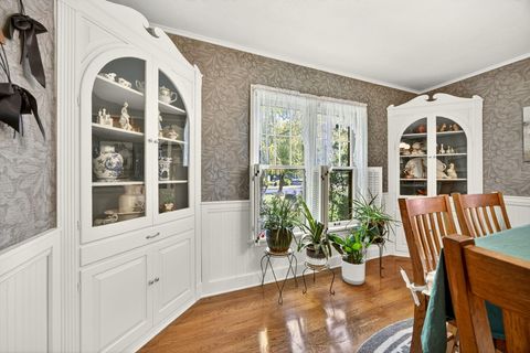 Tiny photo for 1108 S Oakdale Avenue, Medford, OR 97501 (MLS # 220210825)