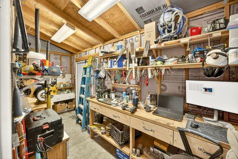 Tiny photo for 1108 S Oakdale Avenue, Medford, OR 97501 (MLS # 220210825)