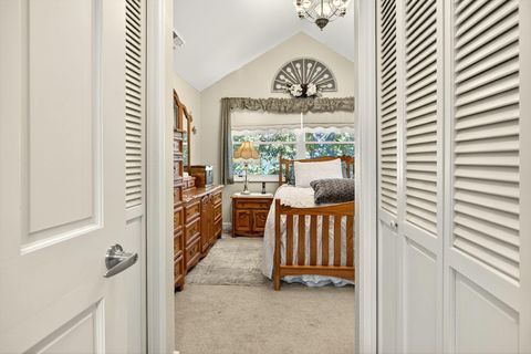 Tiny photo for 1108 S Oakdale Avenue, Medford, OR 97501 (MLS # 220210825)