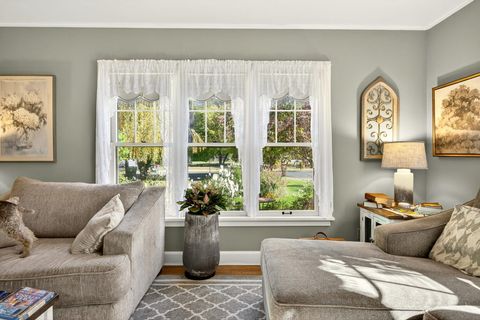 Tiny photo for 1108 S Oakdale Avenue, Medford, OR 97501 (MLS # 220210825)