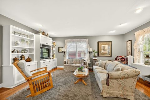 Tiny photo for 1108 S Oakdale Avenue, Medford, OR 97501 (MLS # 220210825)