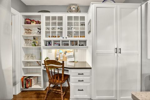 Tiny photo for 1108 S Oakdale Avenue, Medford, OR 97501 (MLS # 220210825)