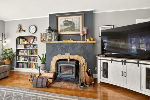 Tiny photo for 1108 S Oakdale Avenue, Medford, OR 97501 (MLS # 220210825)