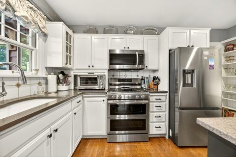 Tiny photo for 1108 S Oakdale Avenue, Medford, OR 97501 (MLS # 220210825)