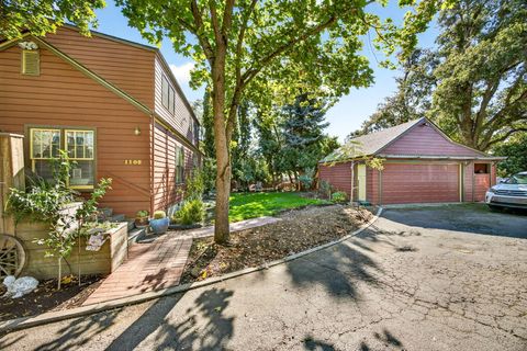 Tiny photo for 1108 S Oakdale Avenue, Medford, OR 97501 (MLS # 220210825)